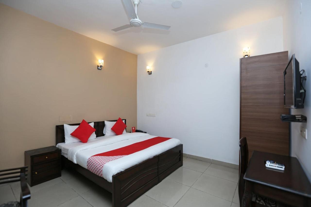Oyo Mahak Residency Hotel Manesar Exterior photo