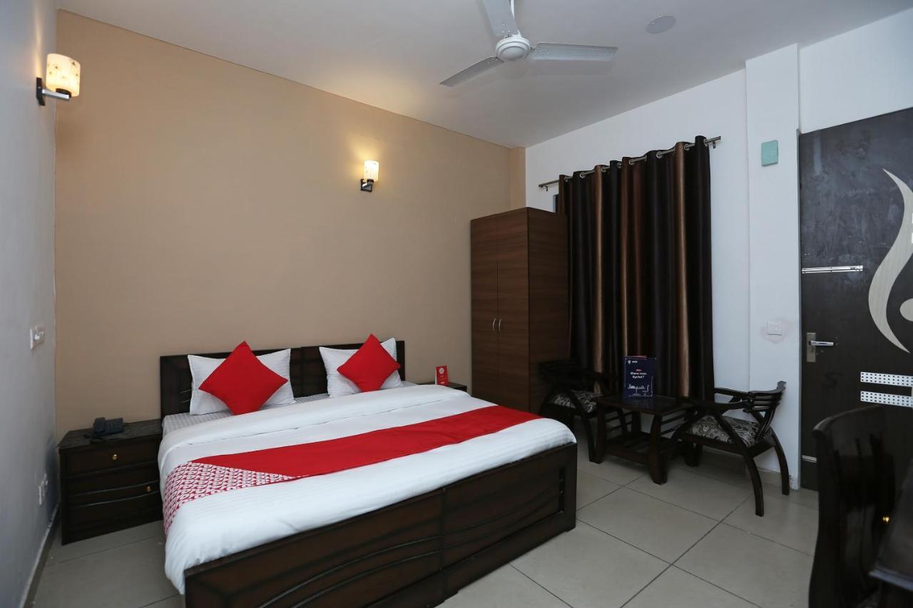 Oyo Mahak Residency Hotel Manesar Exterior photo