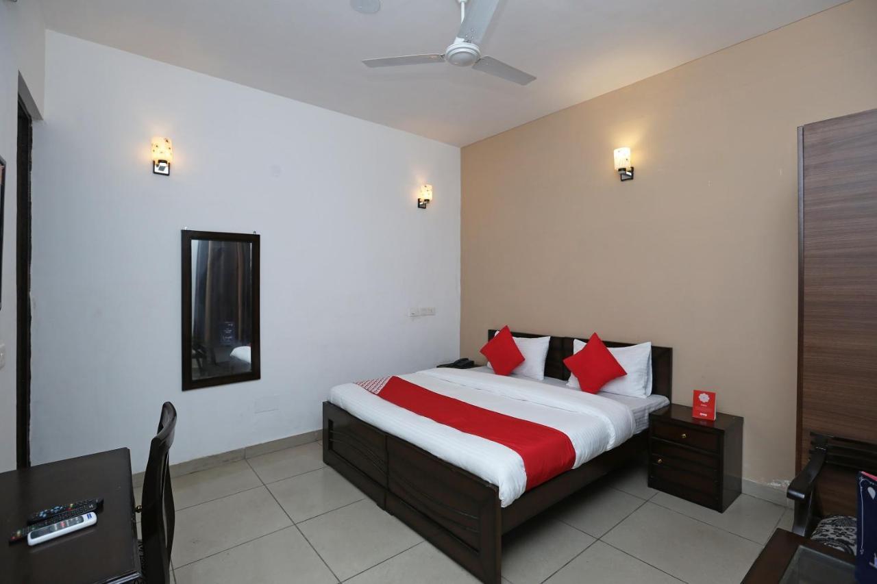 Oyo Mahak Residency Hotel Manesar Exterior photo
