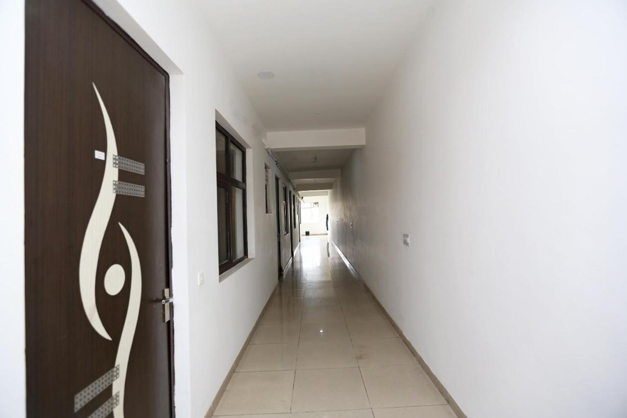 Oyo Mahak Residency Hotel Manesar Exterior photo